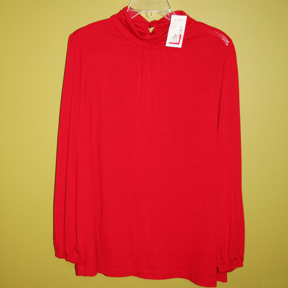 New Red Ruched Turtleneck w/ Keyhole Back 18/20W